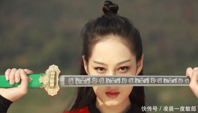 段誉晚年为何要出家你看看他晚年遇上了谁,那人吸走他全部内力