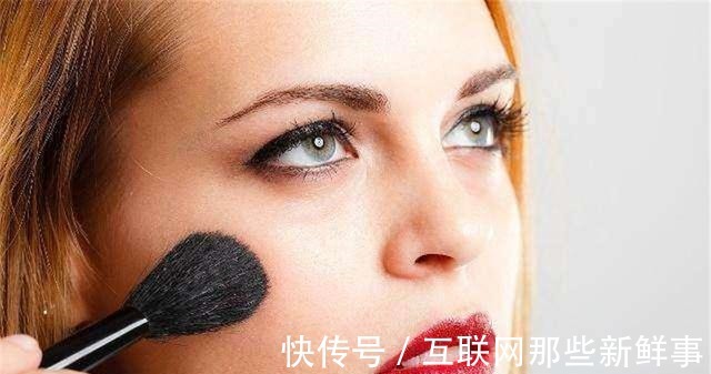 定妆 涂粉底液时,注意这几个误区!免得再贵的粉底液也白用!