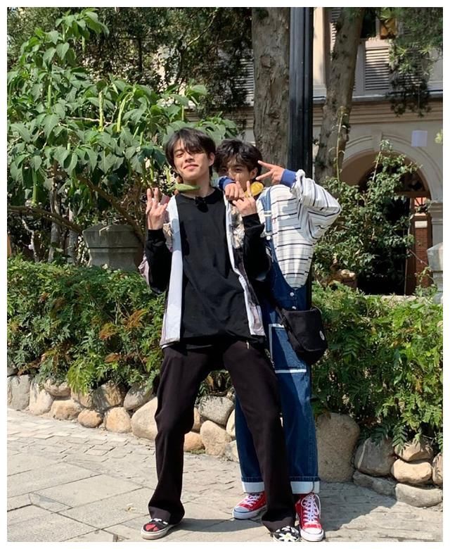 好好的恋爱综艺,变成了“男男官宣”,女嘉宾:是我们不够美吗?