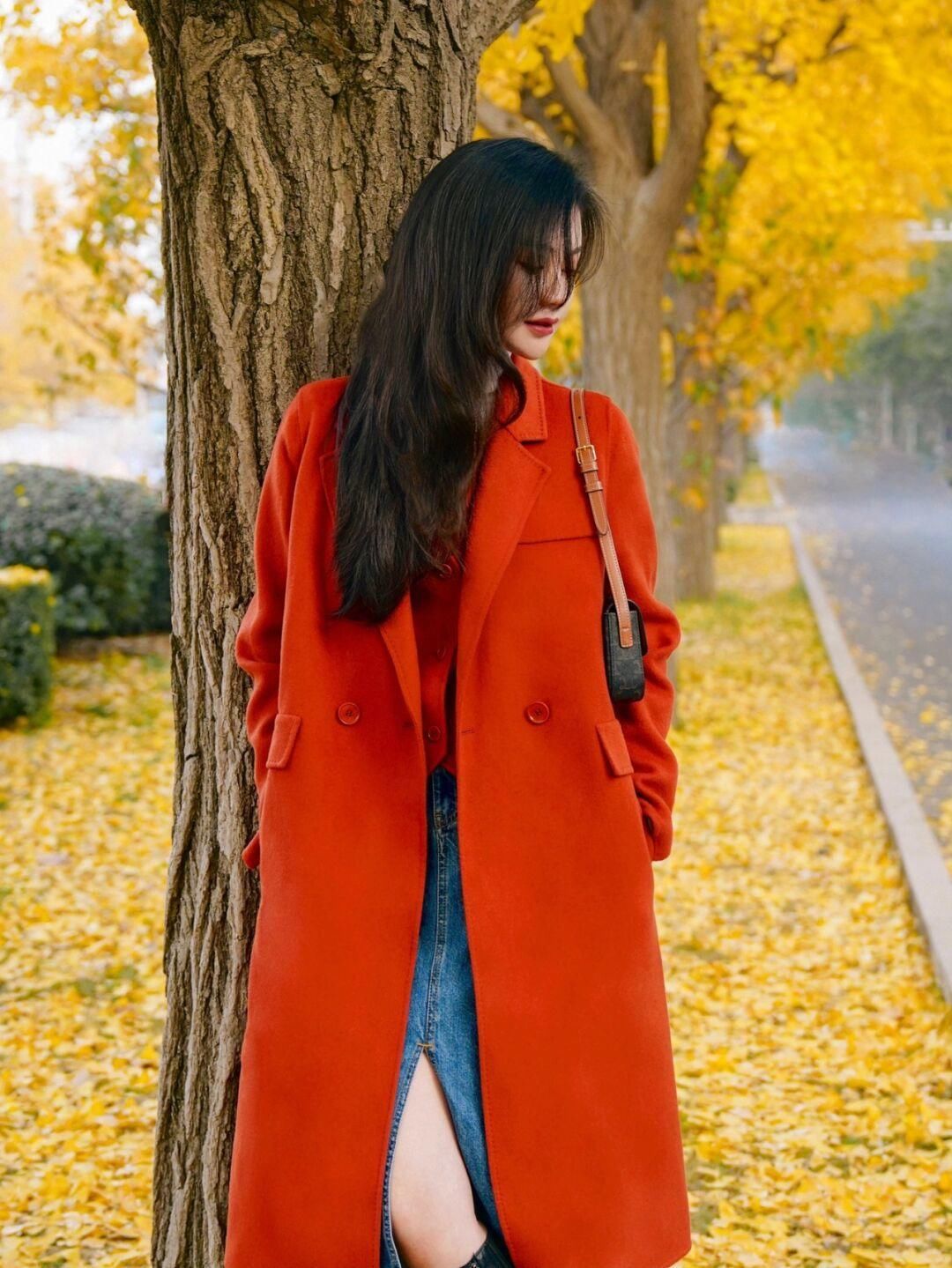 博主|基础色大衣太单调？分享4个流行色的搭配，穿上让你美美地过冬天