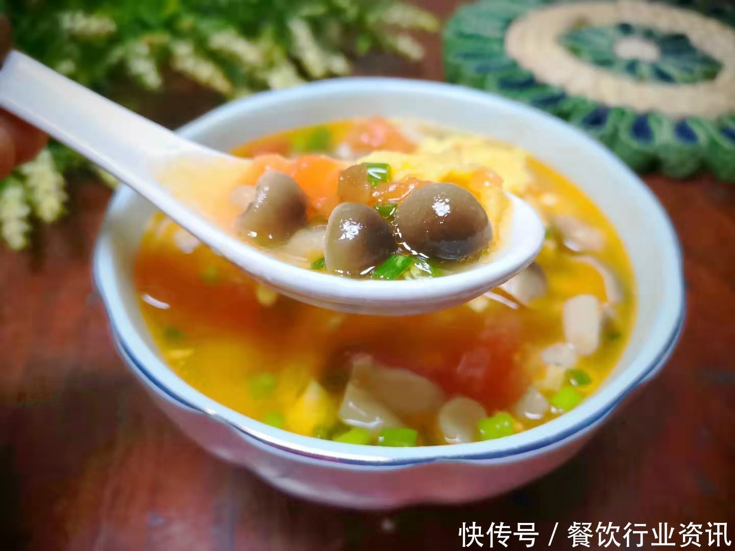 最近特爱这个汤,不放肉也很鲜,十分钟煮好,简单又省事,好喝