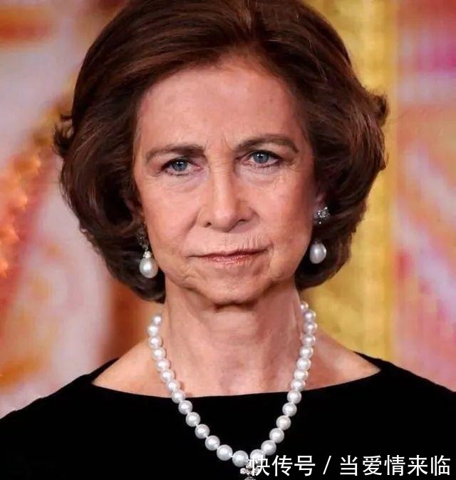 耳环 新年就是要红!王室红宝石珠宝看起来!