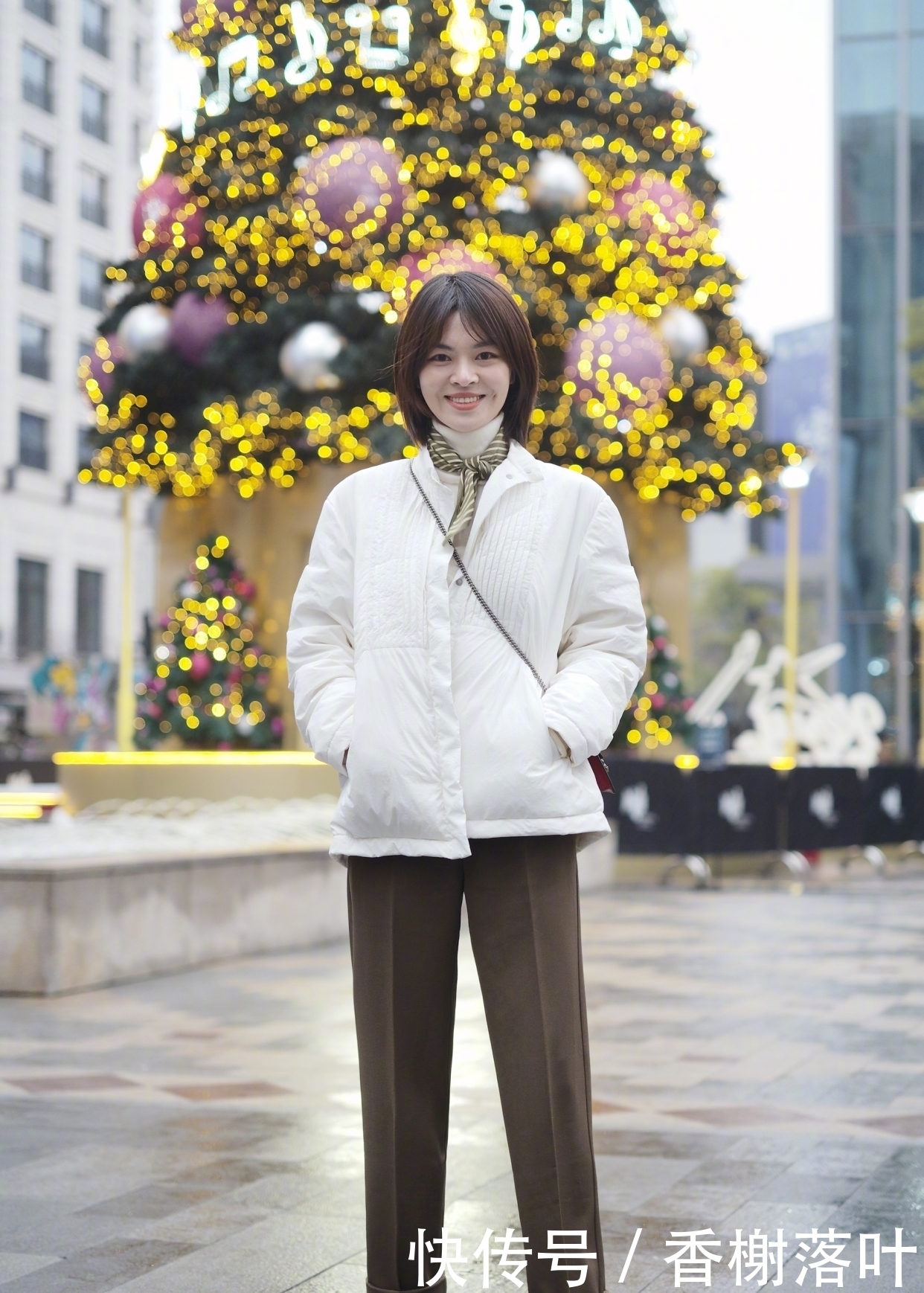 宽松版型|有一种羽绒服,叫“过腰不过膝”,时髦保暖又显高,很适合小个子