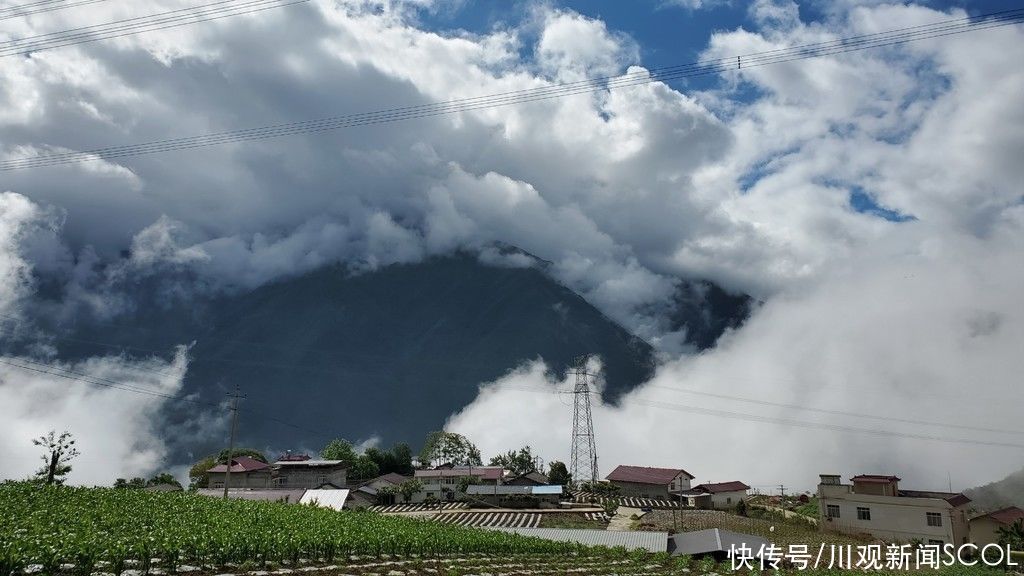 海子环环村|航拍丨白云深处美如画 飞越大渡河边海子环环村