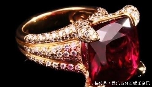 “土豪”姑娘带五个“钻戒”,专家估价后,观众急忙拿出手机计价