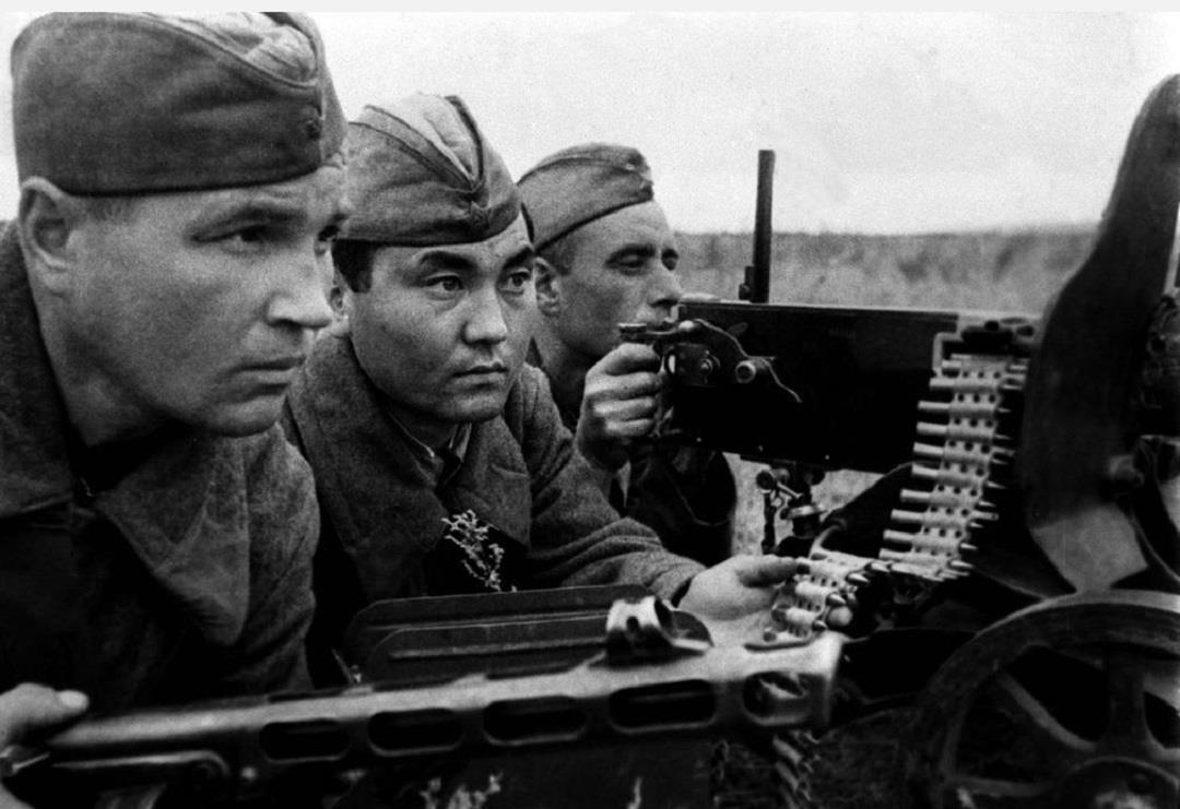 小兵|斯大林格勒战役多残酷?士兵均活不过1天,小兵活三天就能当连长