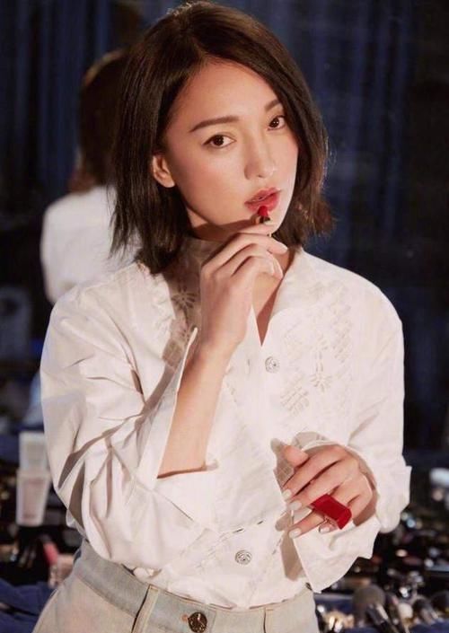 女人别再披头散发了，太显老！今年流行这5种发型，减龄显脸小