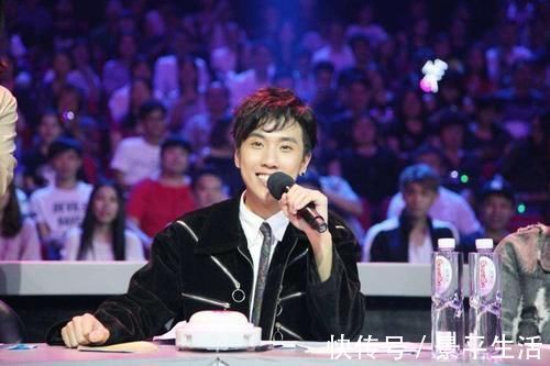 5年前慘被汪峰淘汰，現(xiàn)在卻和他同坐導(dǎo)師椅，真的是實力“打臉”汪峰