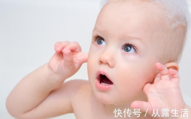 不适|为什么宝宝经常抓耳朵？原因和解决方法，新手父母要知道