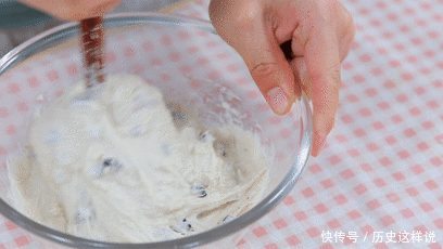 不用面包机,不用手揉,简单2步就能做好面包!