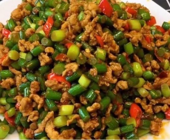 推荐几款特色菜肴,鲜香可口在家就能做,适合家庭聚餐味道棒