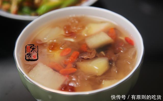 晚餐,老婆花50元做了2菜1汤,发到朋友圈,朋友我娶的是祖宗