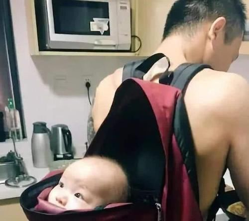 雨伞|23岁女儿依然跟爸爸共浴，却说不想伤害爸爸，网友：别毁掉女儿