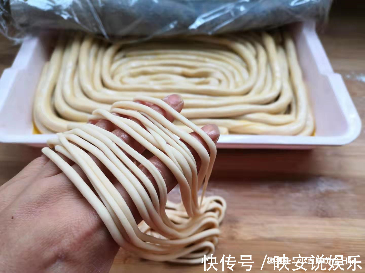小面姨|面条以后别擀了，教你懒人做法，不用擀不用切，吃一次就念念不忘