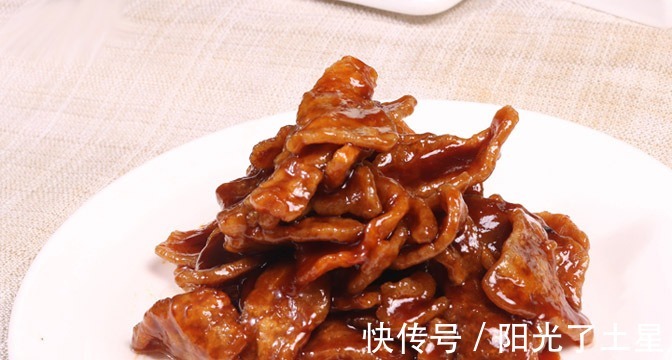 美食推荐焦熘肉片、捞汁墨鱼丝、宫廷烤鲫鱼制作方法！