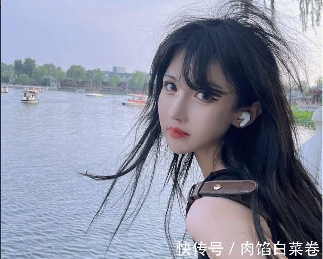 cfhd|二次元美女游戏首秀,大眼睛勾魂夺魄,粉丝:这不比电气鼠好看?