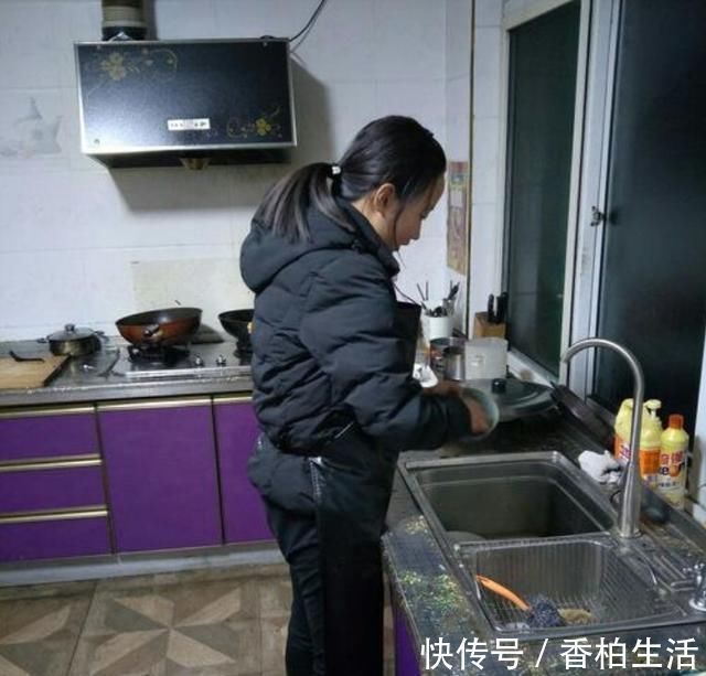 零花钱|儿子花50元买1袋盐,宝妈上门讨说法,反遭店员回怼:自己看监控