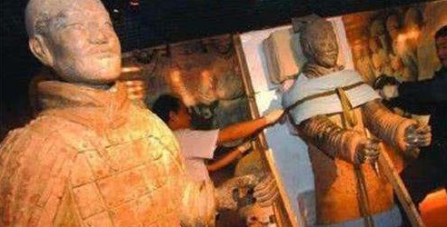 推到|日本借兵马俑展出,却被暴徒强行推到使其受损,我国做法令人敬佩