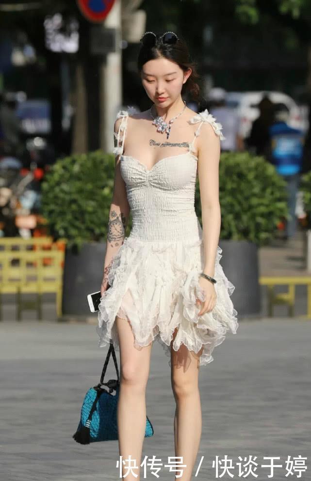 完美|经典白沙裙配墨镜“挂头”完美公主风让人自信又美丽