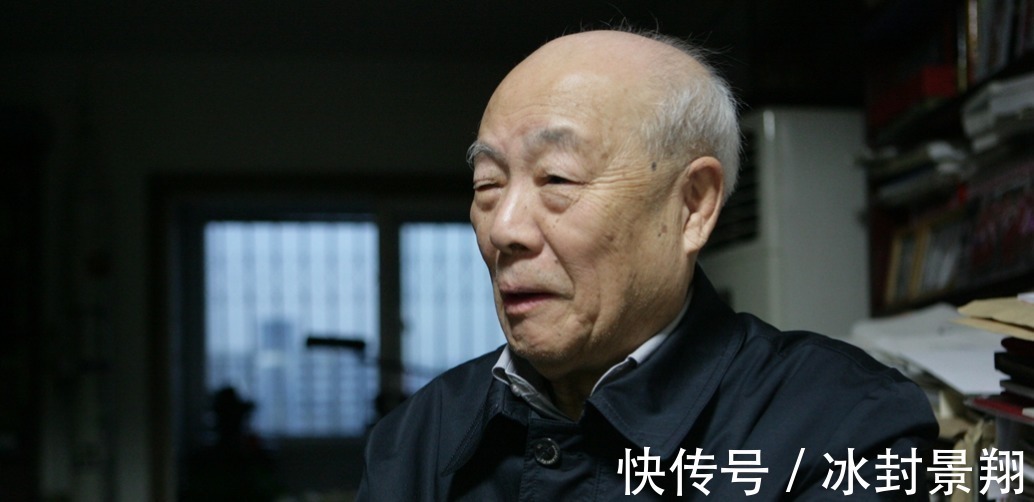 strong$书法大家欧阳中石我写的字只能说得过去，艺术二字万万不敢当