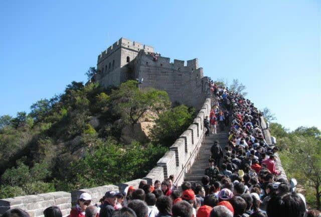 日本再现鬼才设计！同尺寸行李箱多装11瓶矿泉水，2米摔下无损