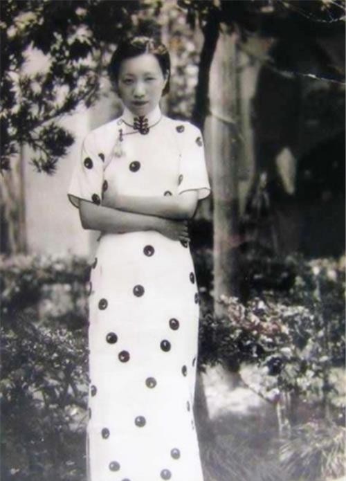 民国首富家庭:小妾要给女儿缠足,原配:别缠了,嫁不出去我养