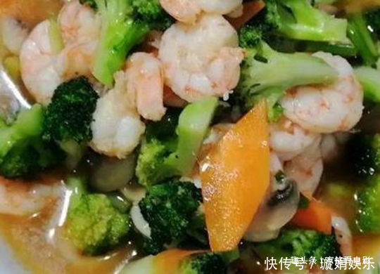 朋友来家吃饭做了几道下饭菜，营养又美味，好吃到停不下嘴来！