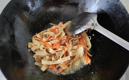 春天孩子補鈣，別只盯著牛奶，這菜含鈣高易吸收，多吃長個快！