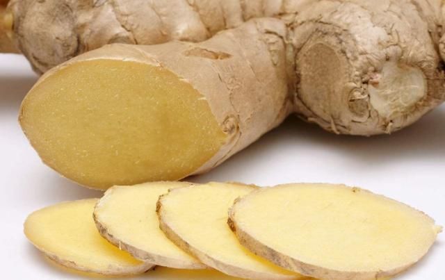 男性每天嚼几片生姜,身体有哪些现象发生,3个变化,值得高兴