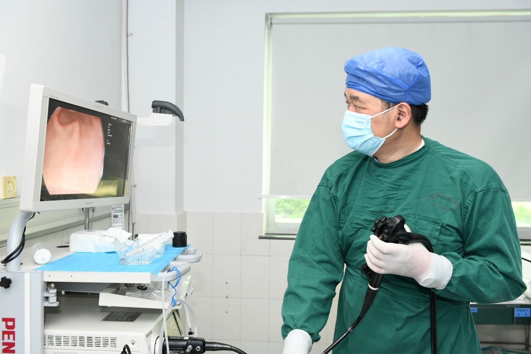 吕锋|惊呆!女子刷完牙漱口,整支牙刷竟掉进胃里