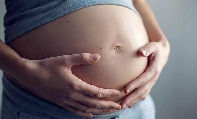 怀男|孕期，孕妈的肚脐是这个形状的，那么恭喜了，可能怀的是个男宝宝