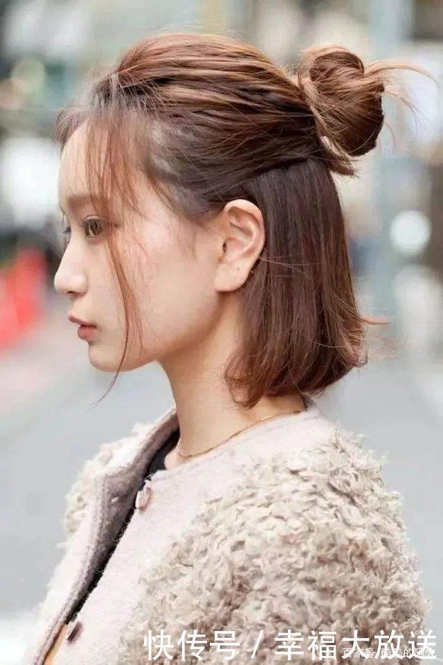 女生别总扎丸子头，今年流行这5款“半扎发”，时髦显脸小有气质
