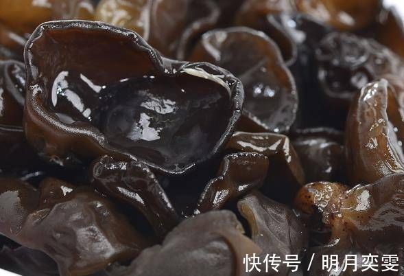 食物|木耳和一种食物是天生一对，排毒素，清理体内垃圾，保护心脑血管