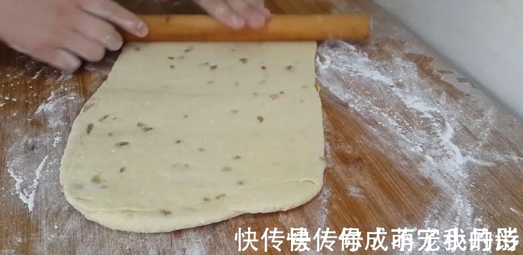 以后面粉就这样做,一次炸一锅,个个香酥掉渣,比油条麻花还好吃