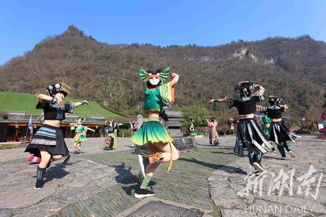 湖南日报｜张家界乡村旅游点接待人数大幅上涨