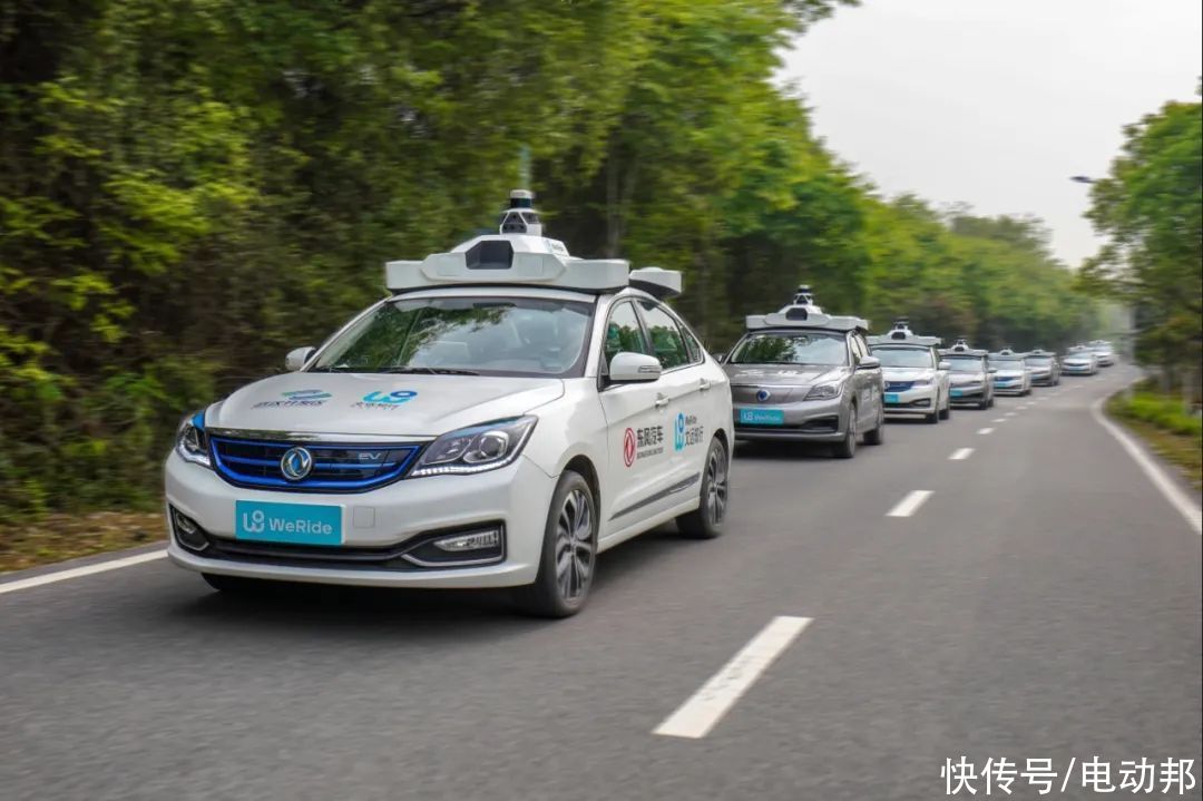 自动驾驶|搭载自研相机模块 文远知行Robotaxi在武汉进行暴雨自动驾驶测试