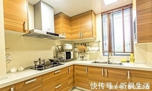橱柜|安装橱柜记得在底部留空一格,过来人都懂,懊悔做错了