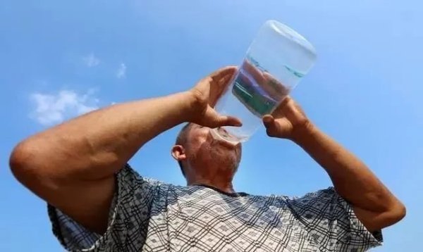 尿酸高的人,睡觉往往有5种表现,若都没有,说明身体还算健康