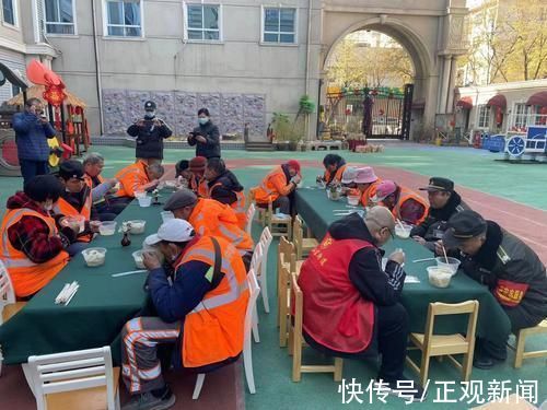 饺子|冬至这天感恩城市“美容师”，郑州幼儿园孩子为环卫工送暖心饺