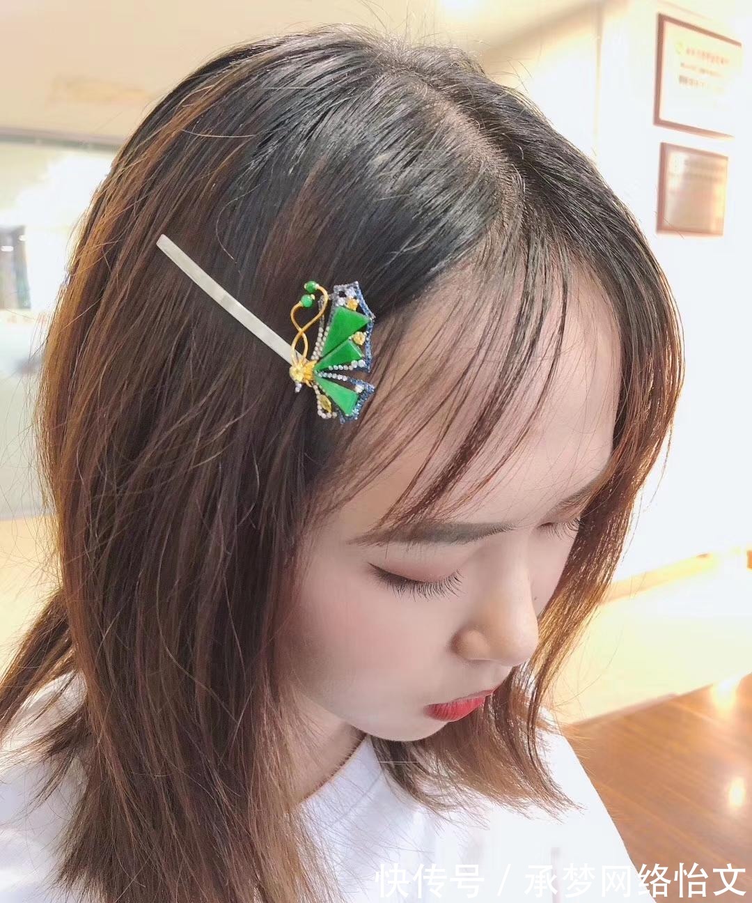 翡翠发卡 从头开始，发型很重要头饰更关键，翡翠发卡减龄的同时满满高级感