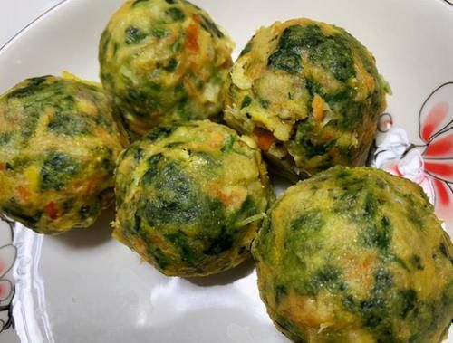 它是“长寿菜”，含钙高，4块钱一斤，春天老人和孩子要多吃