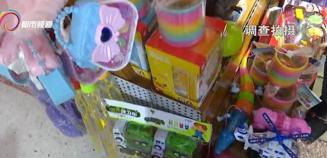 价格少则十元，多则上百元，儿童化妆品销售“走俏”，真的安全吗？