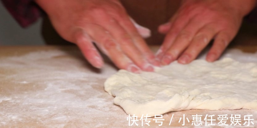 葱花饼|家常好做的葱花饼，今天教给你制作技巧，既劲道又好吃