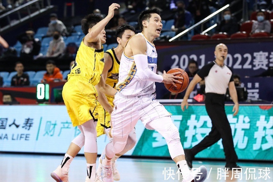 方硕|31分大胜吉林!雅尼斯却收2个坏消息,首钢队屋漏偏逢连夜雨