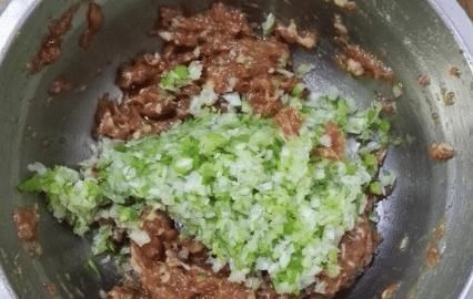 脆嫩|包萝卜饺子,萝卜需要焯水吗?教你正确做法,饺子脆嫩鲜香超好吃