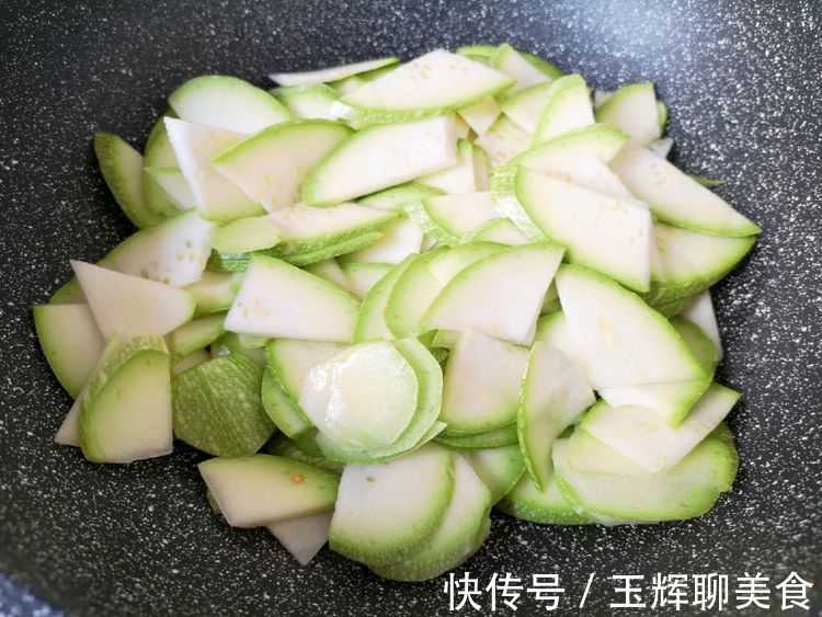 醋溜西葫芦|西葫芦此做法,酸酸甜甜,低脂营养,清脆爽口,吃不够