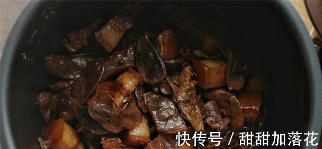 新鲜不起眼的菜，晒干太抢手，冬天和肉一起炖，全家大小都喜欢吃！