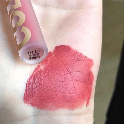 蜜桃色|白皮才能涂“蜜桃色”口红?我偏不信!这5支黄皮涂照样美