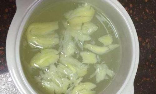  大蒜水|花盆有飞虫？盆内放上“3料”，花卉不生虫生长旺