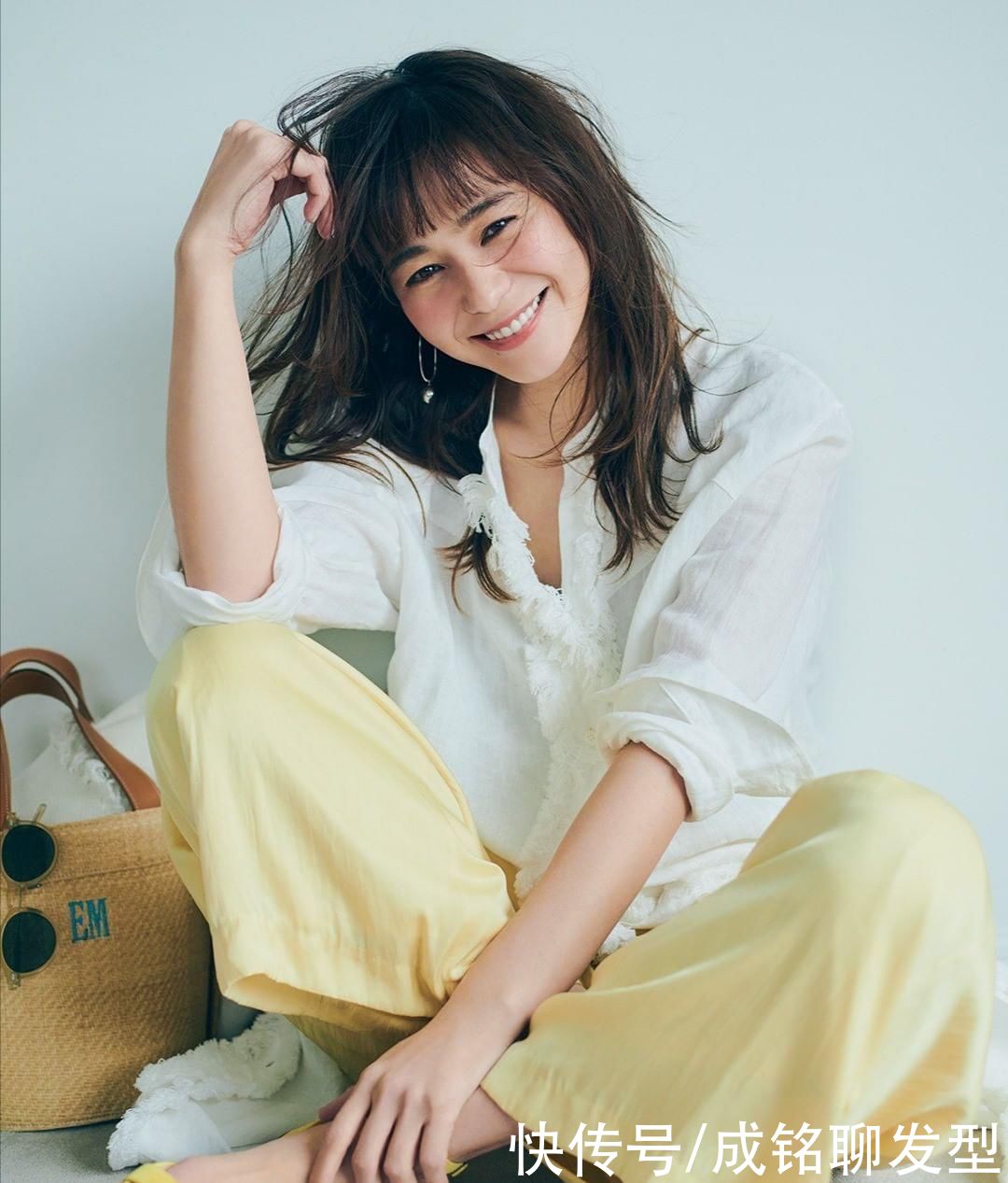 四十多岁穿衣要“简约”，日系博主喜欢的单品搭配，实用减龄百搭